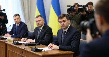 Trump Calls On Ukraine To Replace Zelensky